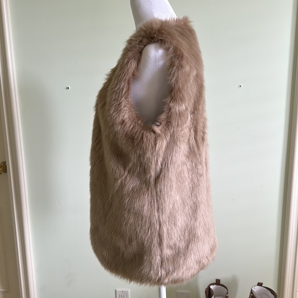 Joie Nimoy Faux Fur Vest in Deep Mushroom Taupe Size Medium Winter Fall Cozy - Picture 8 of 11